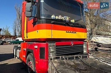 Вантажний фургон Renault Magnum 1999 в Олександрії