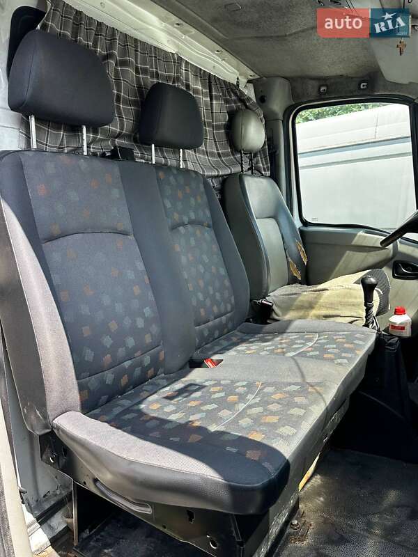 Вантажний фургон Renault Mascott 2002 в Львові