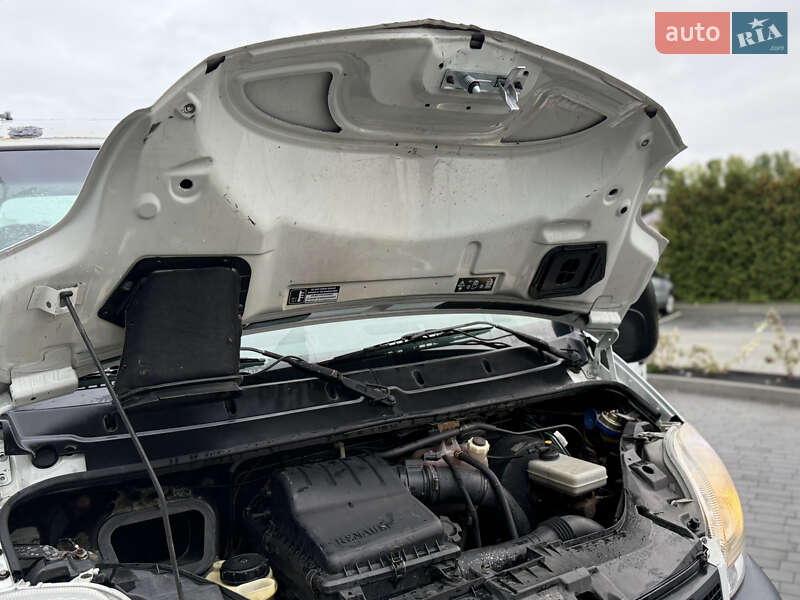 Автовоз Renault Mascott 2004 в Городке