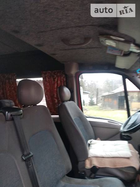 Вантажопасажирський фургон Renault Master 2000 в Львові