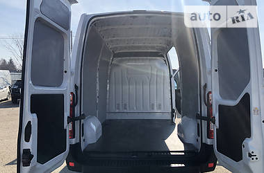 Вантажопасажирський фургон Renault Master 2015 в 