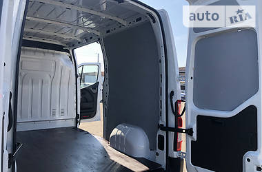 Вантажопасажирський фургон Renault Master 2015 в 