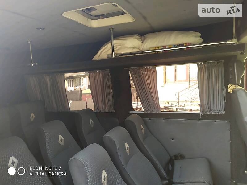 Вантажопасажирський фургон Renault Master 1999 в Чернівцях