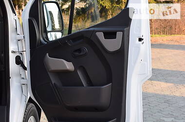 Вантажопасажирський фургон Renault Master 2016 в 