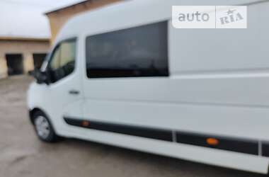 Вантажопасажирський фургон Renault Master 2015 в 