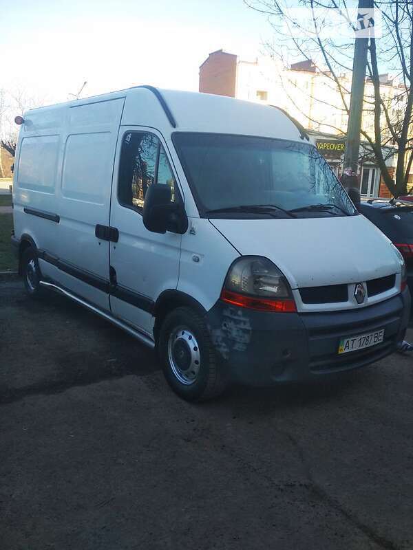 Вантажний фургон Renault Master 2004 в Калуші