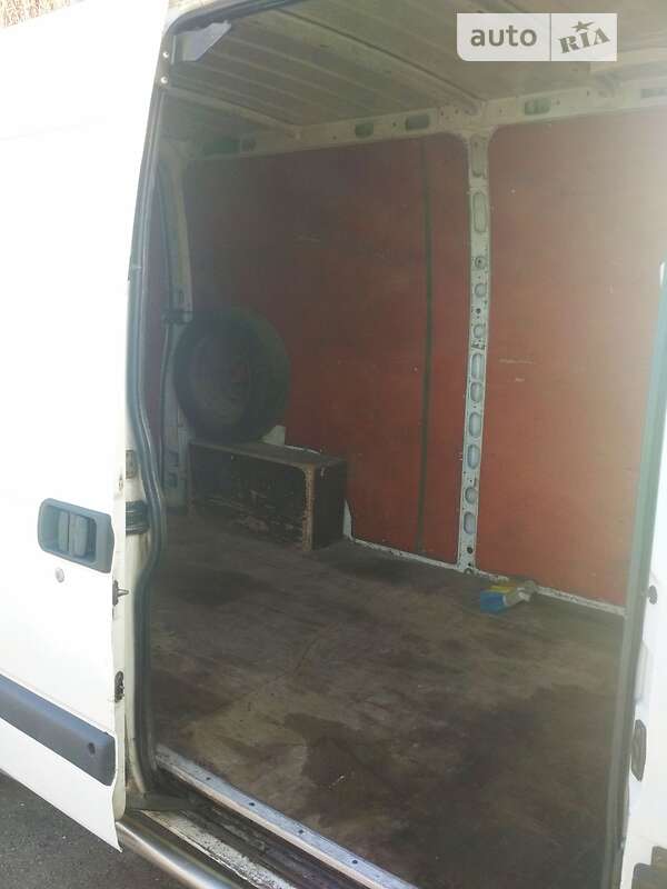 Вантажний фургон Renault Master 2004 в Калуші