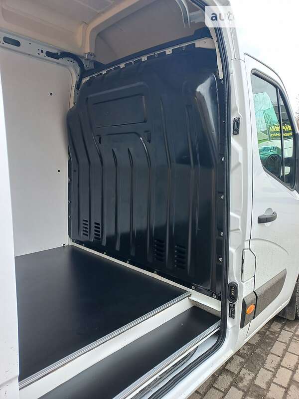 Грузовой фургон Renault Master 2018 в Дубно