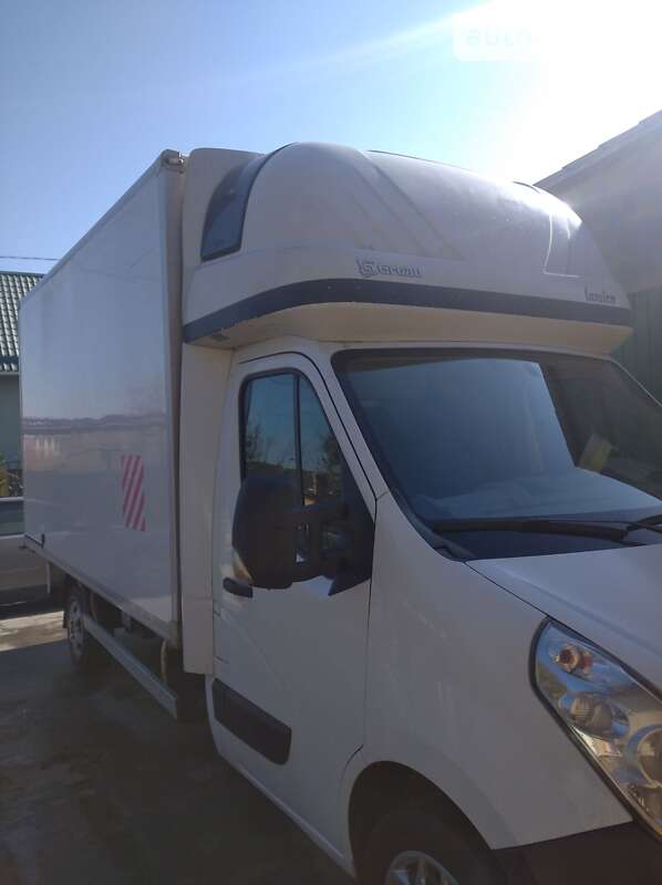 Вантажний фургон Renault Master 2015 в Рівному