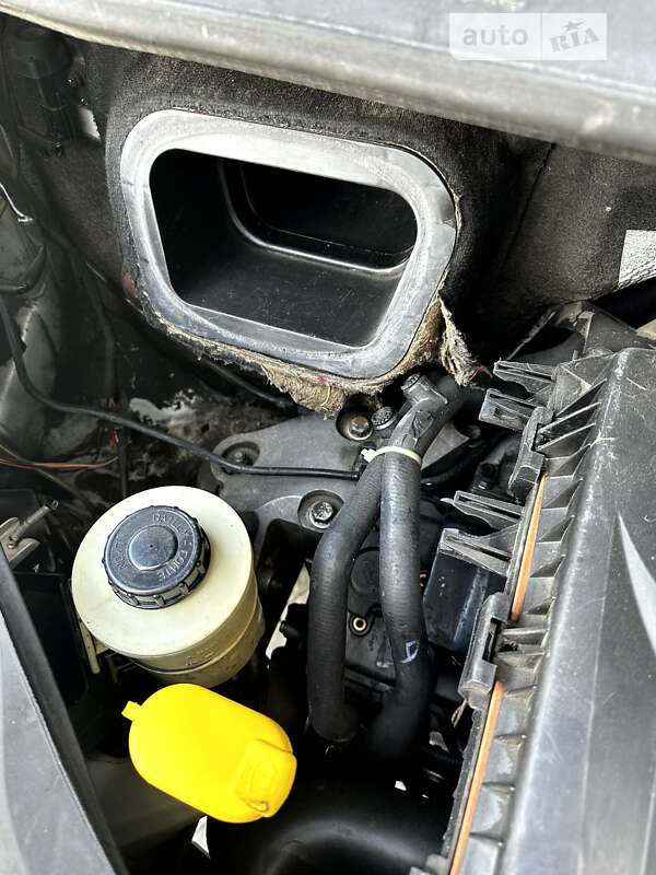Вантажний фургон Renault Master 2005 в Львові