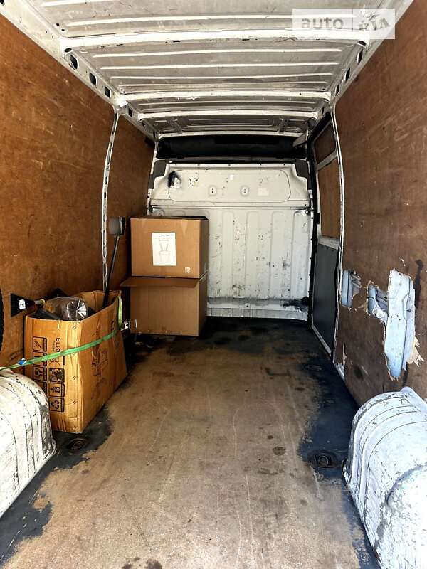 Вантажний фургон Renault Master 2005 в Львові