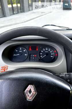 Вантажний фургон Renault Master 2005 в Львові