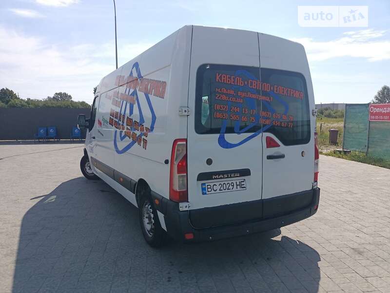 Вантажний фургон Renault Master 2015 в Львові
