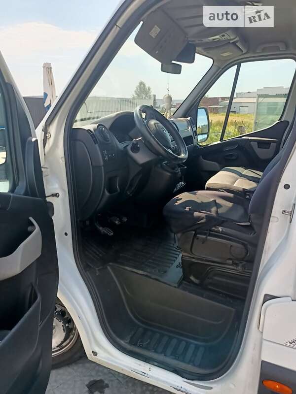 Вантажний фургон Renault Master 2015 в Львові