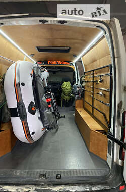 Грузовой фургон Renault Master 2012 в 