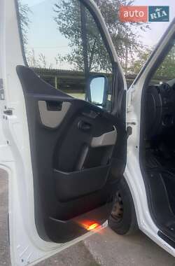 Грузовой фургон Renault Master 2012 в 