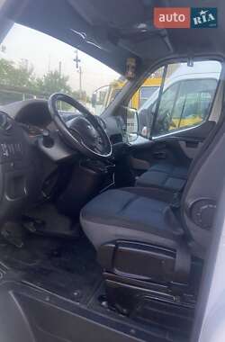 Грузовой фургон Renault Master 2012 в 