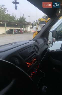 Грузовой фургон Renault Master 2012 в 