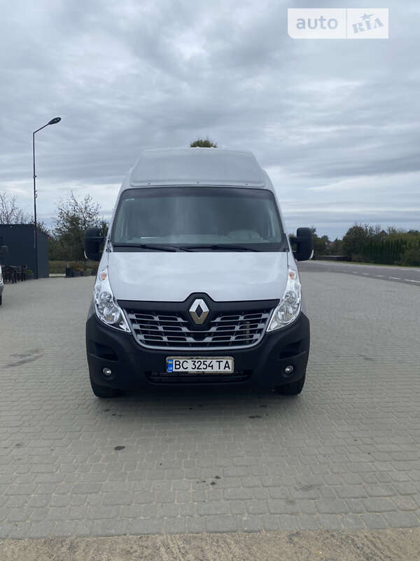 Вантажний фургон Renault Master 2015 в Львові