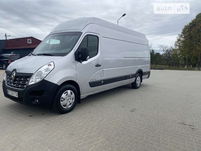 Вантажний фургон Renault Master 2015 в Львові