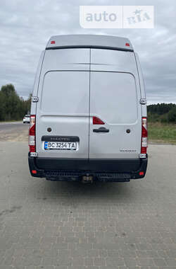 Вантажний фургон Renault Master 2015 в Львові