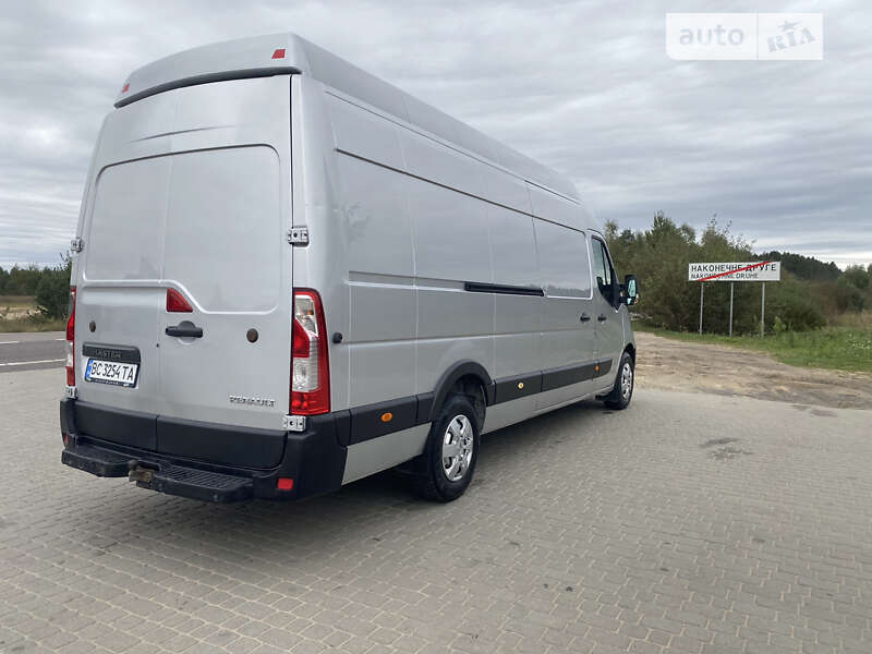 Вантажний фургон Renault Master 2015 в Львові