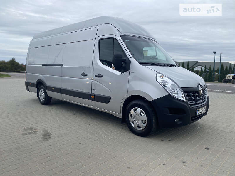 Вантажний фургон Renault Master 2015 в Львові