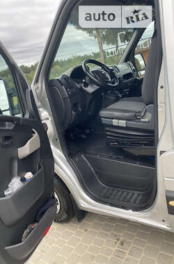 Вантажний фургон Renault Master 2015 в Львові