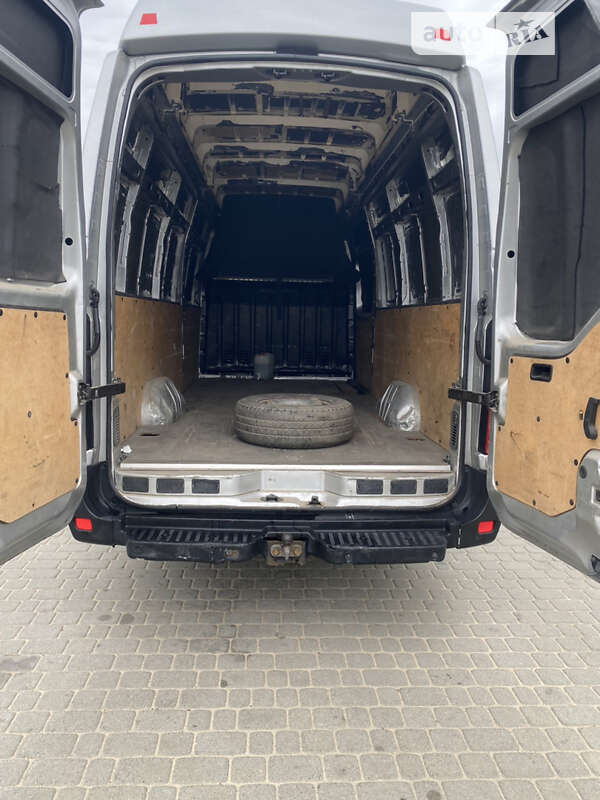 Вантажний фургон Renault Master 2015 в Львові