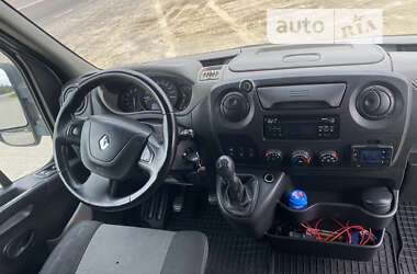 Вантажний фургон Renault Master 2015 в Львові