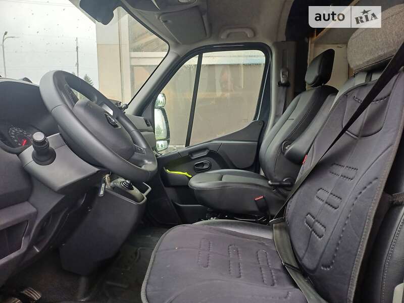 Вантажний фургон Renault Master 2021 в Мостиській