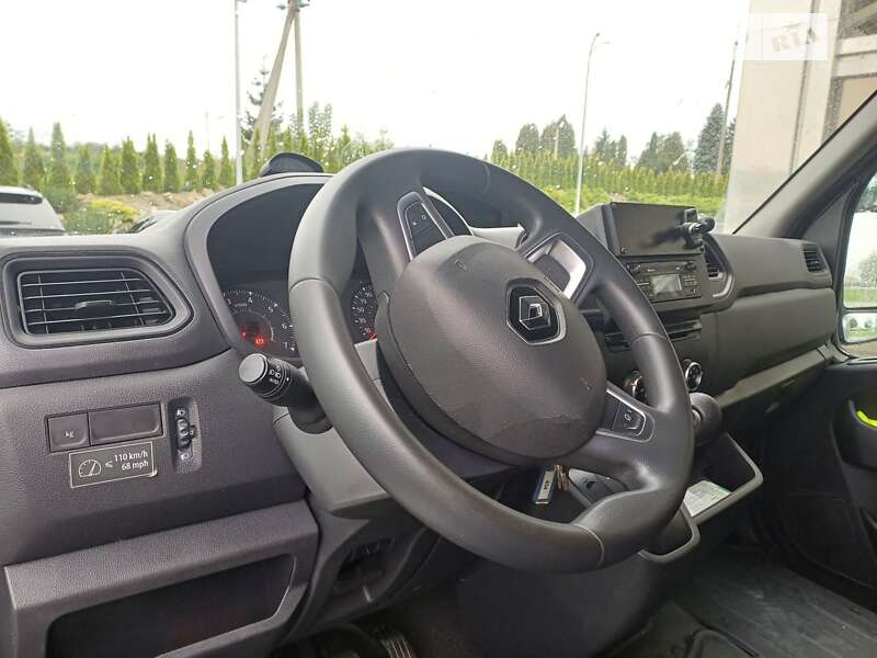 Вантажний фургон Renault Master 2021 в Мостиській
