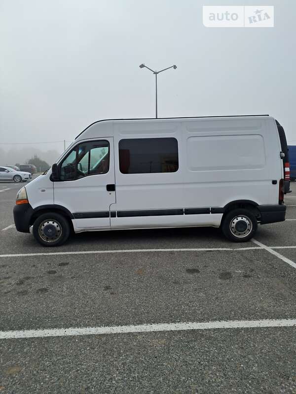 Вантажопасажирський фургон Renault Master 2004 в Чернівцях