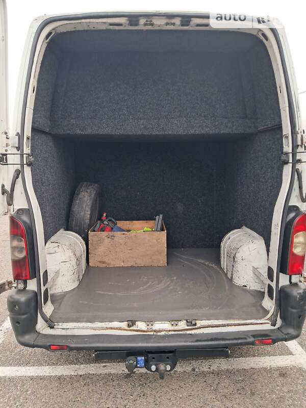 Вантажопасажирський фургон Renault Master 2004 в Чернівцях