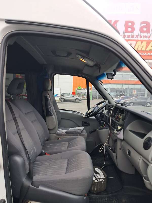 Вантажопасажирський фургон Renault Master 2004 в Чернівцях