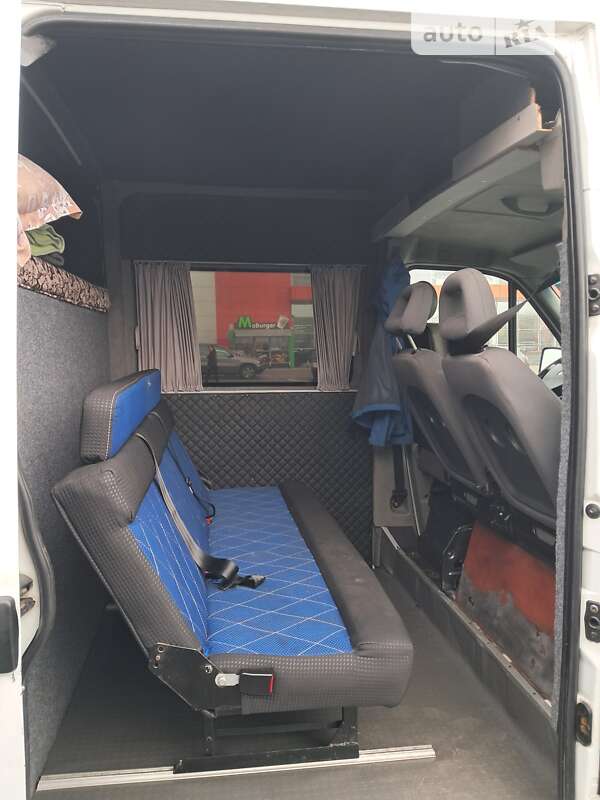 Вантажопасажирський фургон Renault Master 2004 в Чернівцях