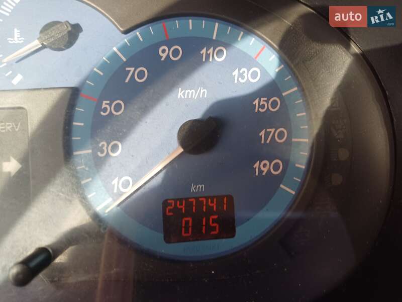 Грузовой фургон Renault Master 2001 в Львове