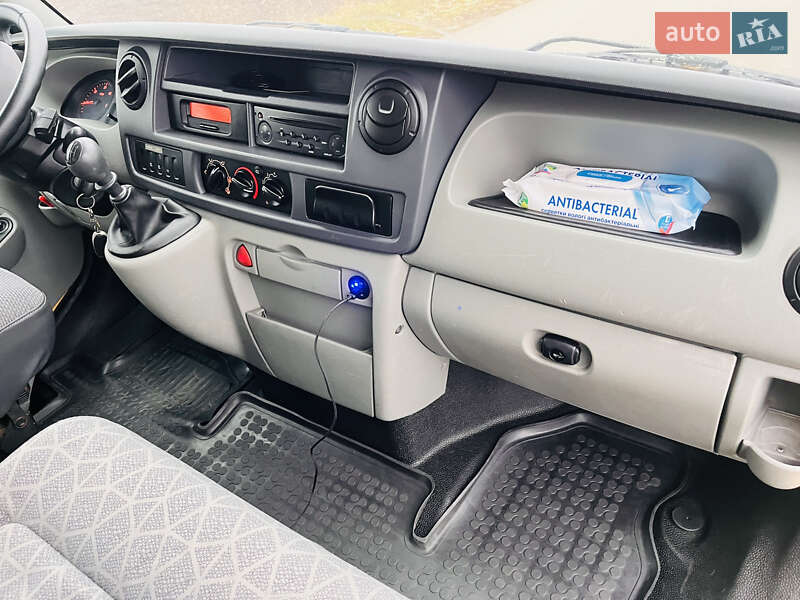 Вантажний фургон Renault Master 2006 в Львові