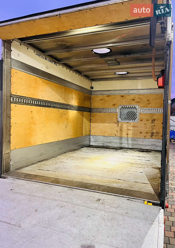 Вантажний фургон Renault Master 2006 в Львові