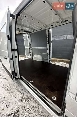 Грузовой фургон Renault Master 2019 в 
