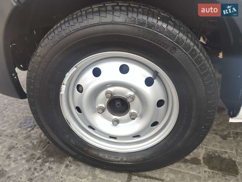 Эвакуатор Renault Master 2010 в Ивано-Франковске