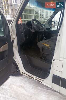 Грузовой фургон Renault Master 2011 в 