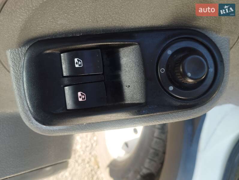 Эвакуатор Renault Master 2010 в Ивано-Франковске