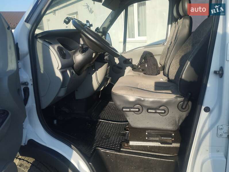 Эвакуатор Renault Master 2010 в Ивано-Франковске