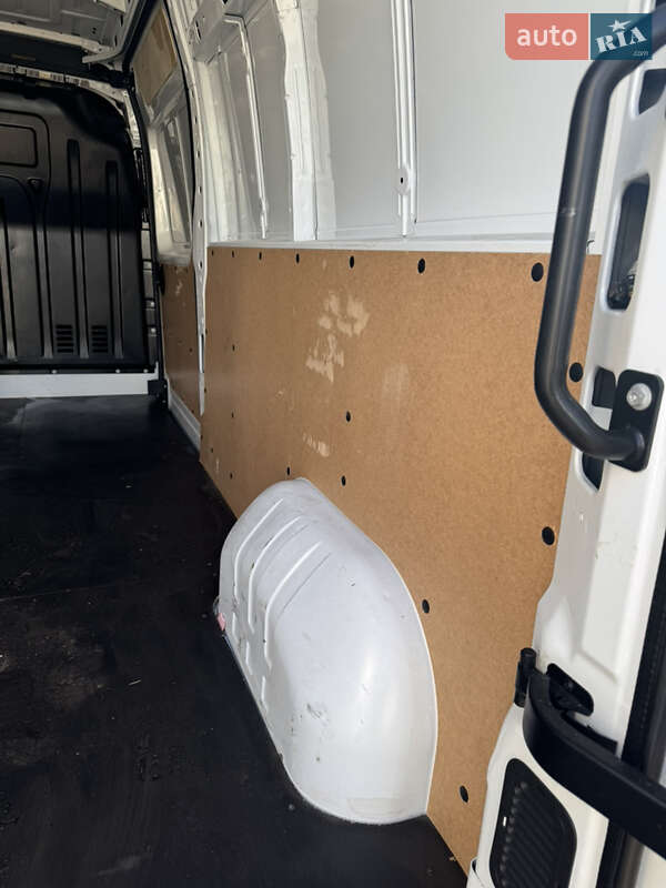 Грузовой фургон Renault Master 2021 в Коростене