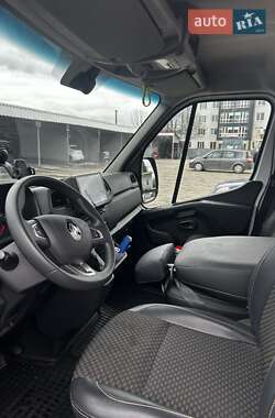 Грузопассажирский фургон Renault Master 2022 в 