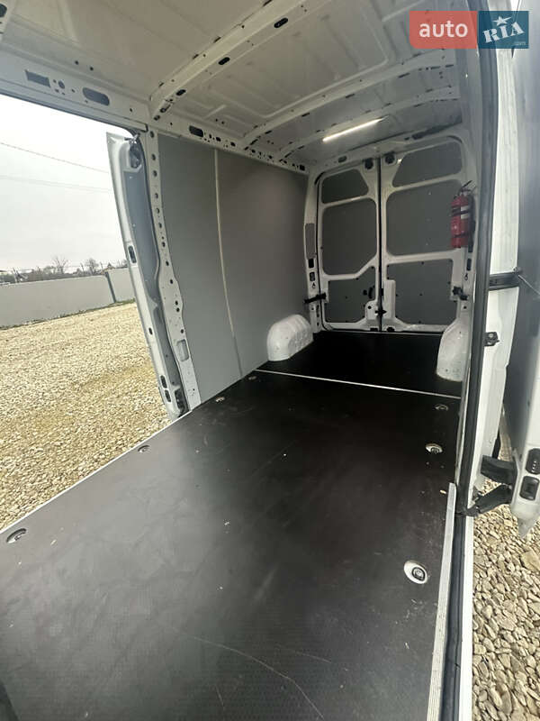 Вантажний фургон Renault Master 2020 в Львові