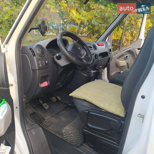 Грузовой фургон Renault Master 2011 в Нововолынске