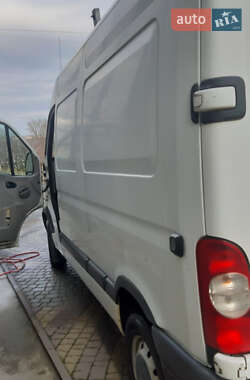 Грузовой фургон Renault Master 2005 в 