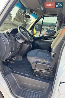 Грузовой фургон Renault Master 2012 в 